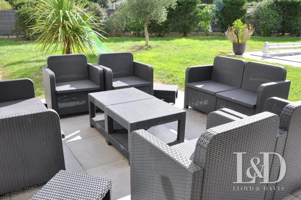 VILLA T6 PLAIN-PIED - CONTEMPORAINE - BELLES PRESTATIONS - PISCINE CHAUFFEE