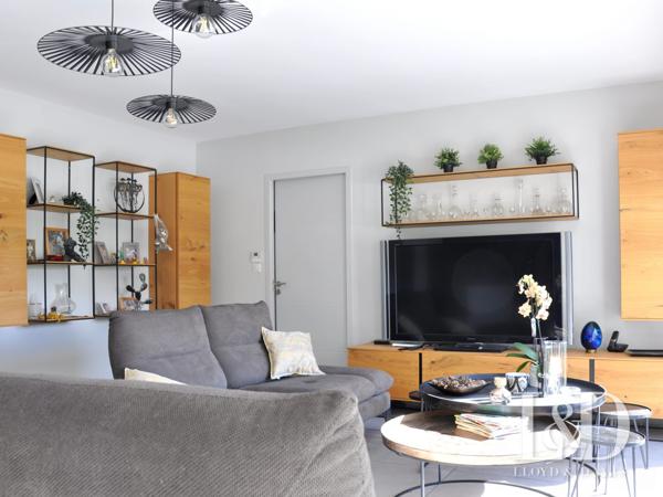 VILLA T6 PLAIN-PIED - CONTEMPORAINE - BELLES PRESTATIONS - PISCINE CHAUFFEE