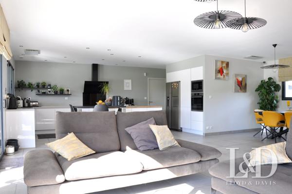 VILLA T6 PLAIN-PIED - CONTEMPORAINE - BELLES PRESTATIONS - PISCINE CHAUFFEE