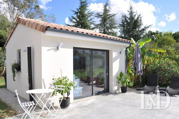 VILLA T6 PLAIN-PIED - CONTEMPORAINE - BELLES PRESTATIONS - PISCINE CHAUFFEE