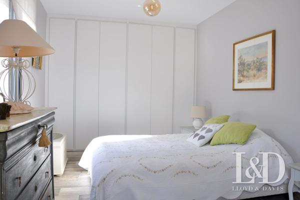 VILLA T6 PLAIN-PIED - CONTEMPORAINE - BELLES PRESTATIONS - PISCINE CHAUFFEE