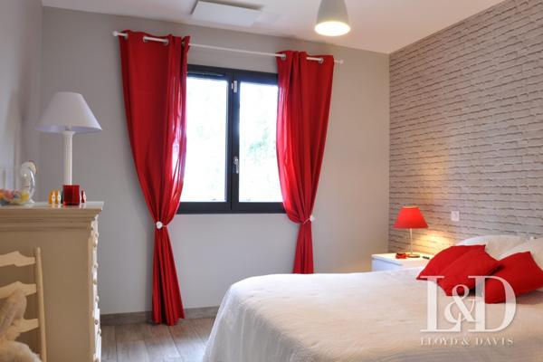 VILLA T6 PLAIN-PIED - CONTEMPORAINE - BELLES PRESTATIONS - PISCINE CHAUFFEE