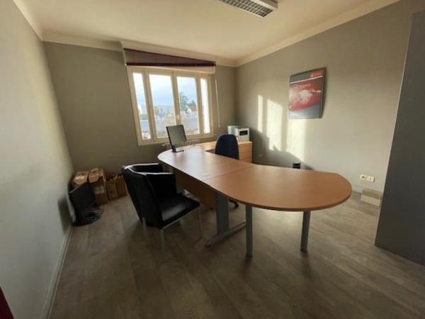 Immeuble locatif - Oloron-sainte-marie - Réf.:205365 OLORON CENTRE-VILLE - IMMEUBLE COMPOSE D'UN LOCAL ET D'UN GRAND APPARTEMENT AVEC CAVES, GARAGE ET JARDIN A L'ARRIERE -