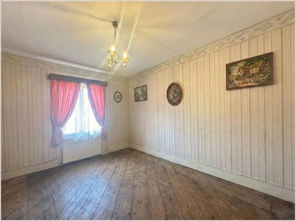 Centre de COURVILLE SUR EURE- maison de plain-pied, Surface- 92m², terrain clos de 395 m²