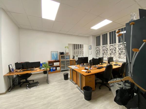 Local/bureau à vendre ROUBAIX (59) Quartier:gare, centre-ville 114,85m2 , 2 parkings, zone franche.