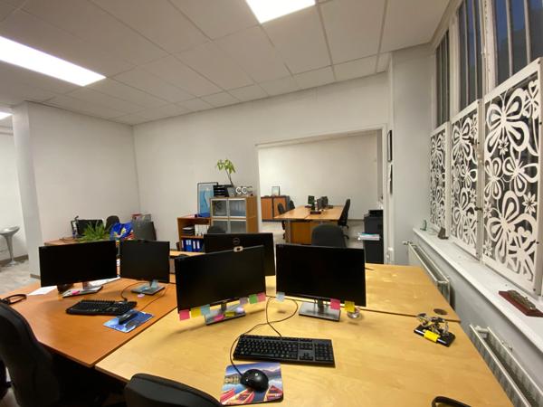 Local/bureau à vendre ROUBAIX (59) Quartier:gare, centre-ville 114,85m2 , 2 parkings, zone franche.