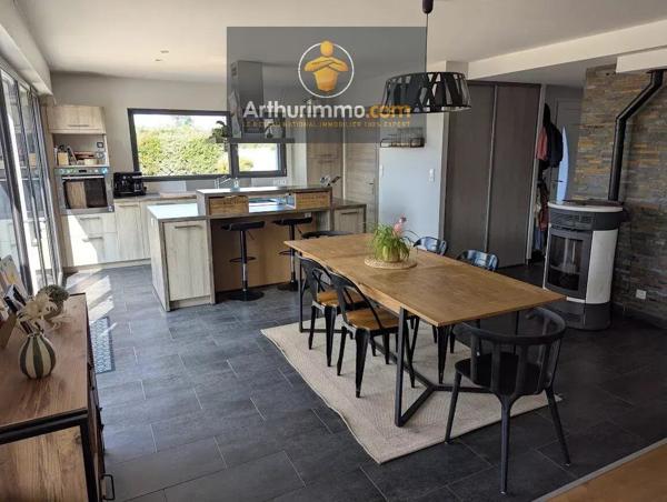 Vente                                                      Maison
                        
                     6 pièces                      142 m2                     à Josselin