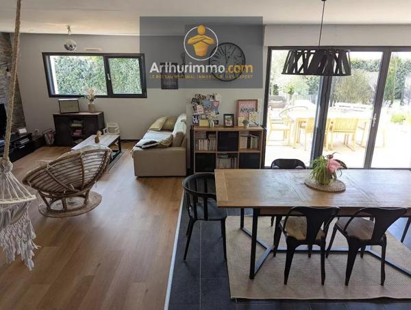 Vente                                                      Maison
                        
                     6 pièces                      142 m2                     à Josselin
