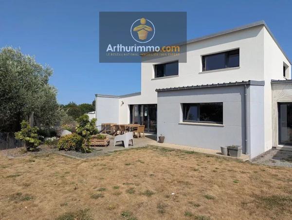 Vente                                                      Maison
                        
                     6 pièces                      142 m2                     à Josselin