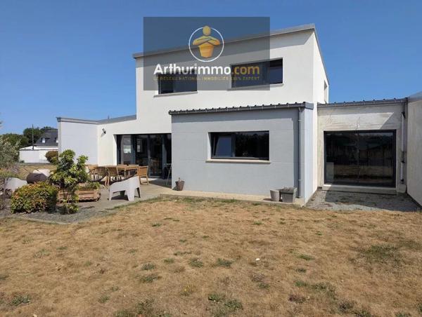 Vente                                                      Maison
                        
                     6 pièces                      142 m2                     à Josselin