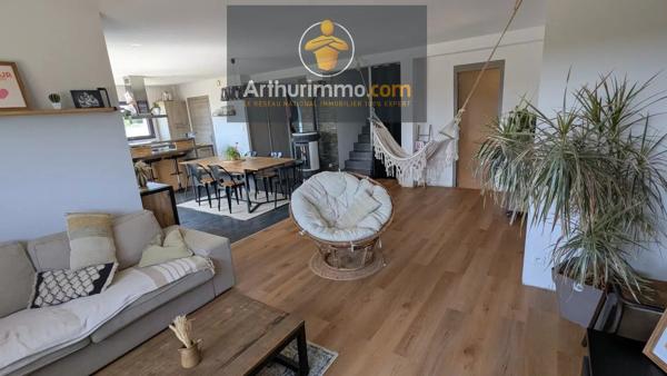 Vente                                                      Maison
                        
                     6 pièces                      142 m2                     à Josselin