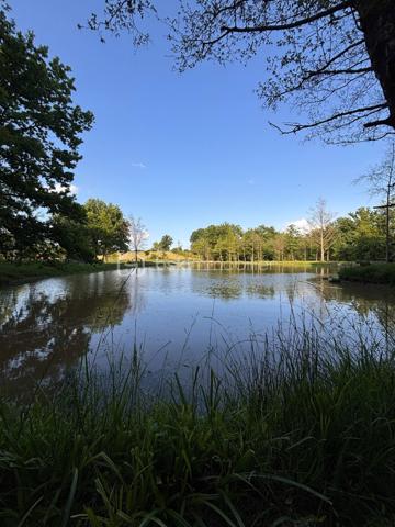 Terrain de 27 010 m²