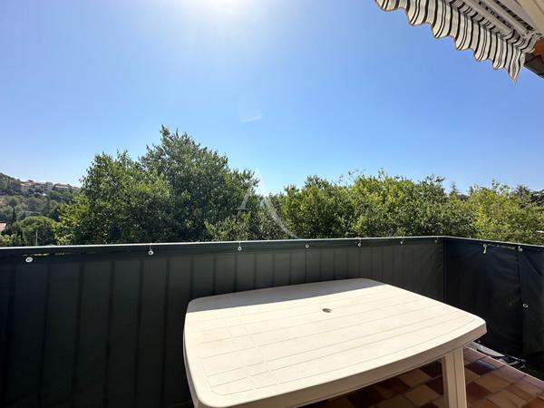 APPARTEMENT TYPE 2 AVEC CLIMATISATION BALCON PARKING ASCENSEUR
