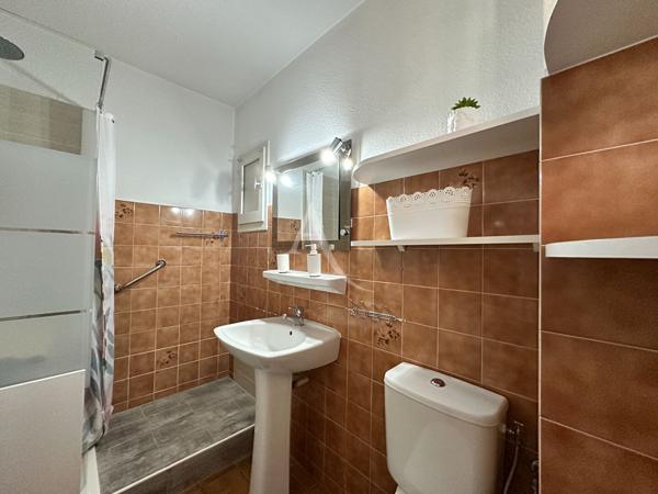 APPARTEMENT TYPE 2 AVEC CLIMATISATION BALCON PARKING ASCENSEUR