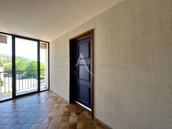 APPARTEMENT TYPE 2 AVEC CLIMATISATION BALCON PARKING ASCENSEUR