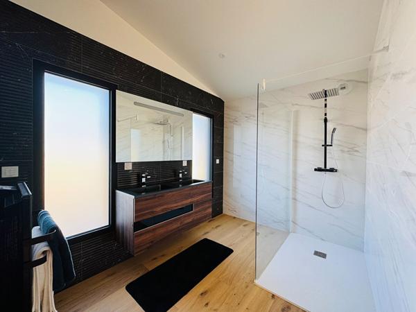 Maison d'Exception avec Vue Mer à Vaux-sur-Mer