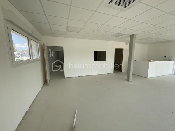Local d activites de 279 m²