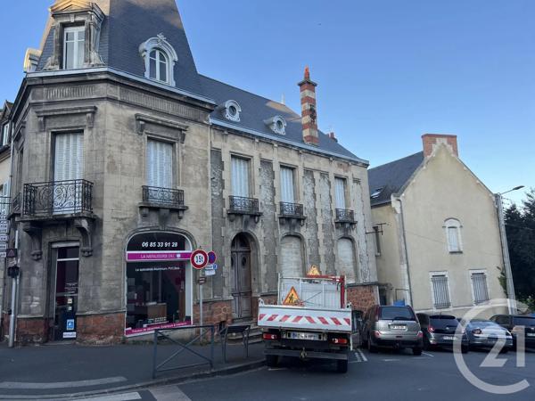 Maison à vendre  8 pièces - 300 m 2   MONTLUCON  - 03