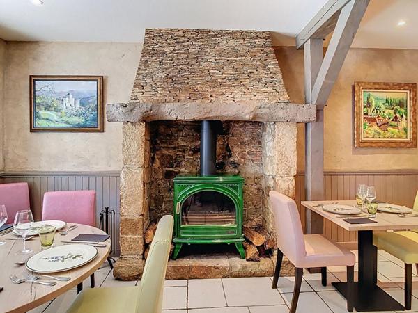 Restaurant renommé avec logement