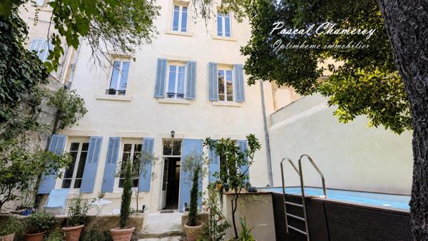 SALON-DE-PROVENCE (13) | Grande maison de maître de près de 300 m² avec jardin et piscine (chauffée) en cœur de ville