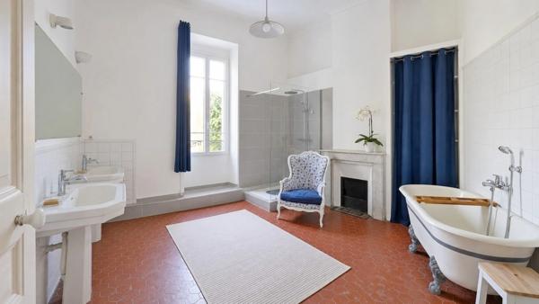 SALON-DE-PROVENCE (13) | Grande maison de maître de près de 300 m² avec jardin et piscine (chauffée) en cœur de ville