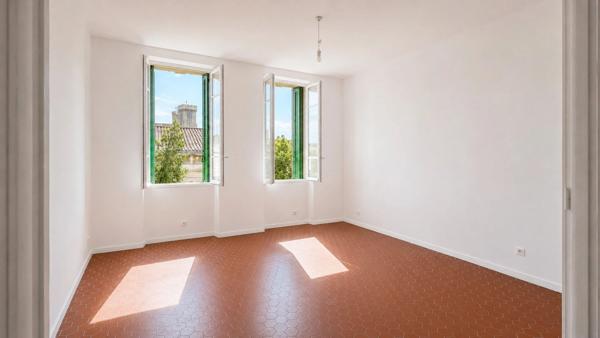 SALON-DE-PROVENCE (13) | Grande maison de maître de près de 300 m² avec jardin et piscine (chauffée) en cœur de ville