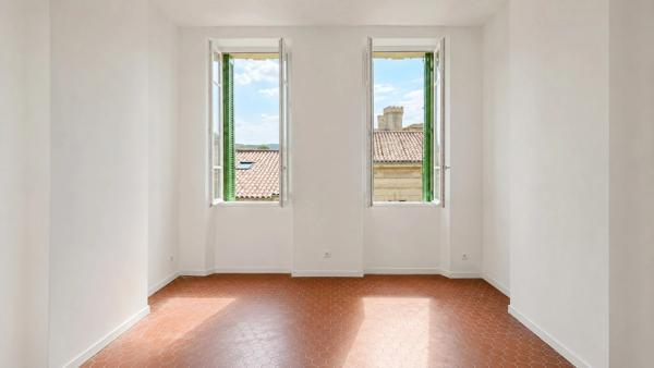 SALON-DE-PROVENCE (13) | Grande maison de maître de près de 300 m² avec jardin et piscine (chauffée) en cœur de ville