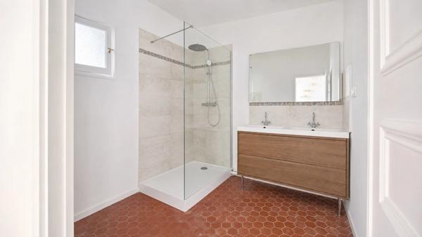 SALON-DE-PROVENCE (13) | Grande maison de maître de près de 300 m² avec jardin et piscine (chauffée) en cœur de ville