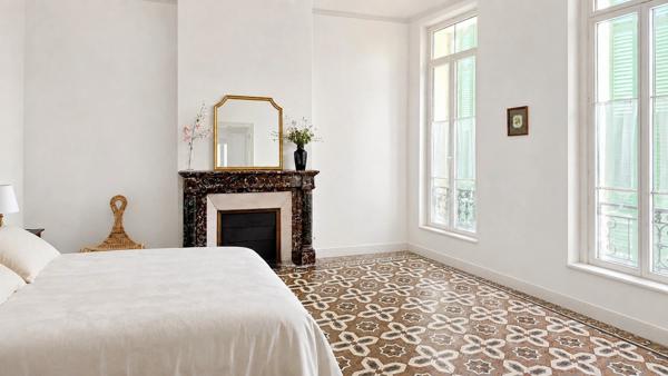 SALON-DE-PROVENCE (13) | Grande maison de maître de près de 300 m² avec jardin et piscine (chauffée) en cœur de ville
