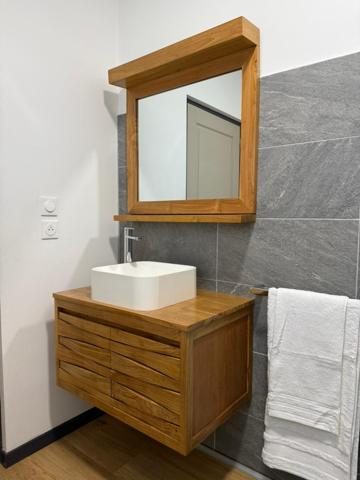 🏠Charmant F2 Moderne avec Grand Jardin Privatif – Saint-Louis (97450)