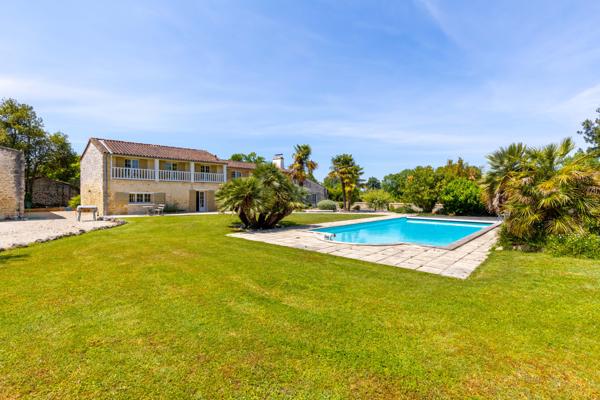 Civrac-en-Médoc (33340) Maison familiale de caractère – 370 m² – Piscine – 8000 m² de terrain – Lesparre en Médoc