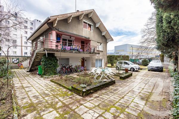 Maison à vendre  9 pièces - 220,21 m 2   GRENOBLE  - 38