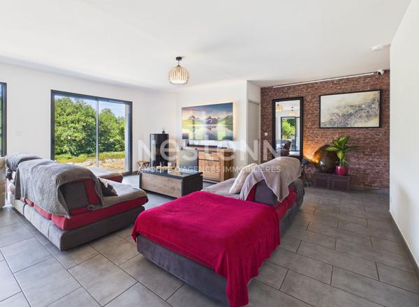 A Ayrens, 25 min d'Aurillac, à vendre Maison de plain-pied de type 5, avec garage, sur terrain de 6500m².