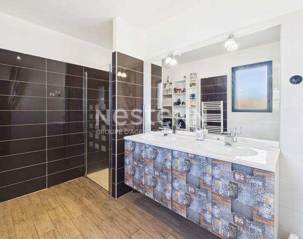 A Ayrens, 25 min d'Aurillac, à vendre Maison de plain-pied de type 5, avec garage, sur terrain de 6500m².