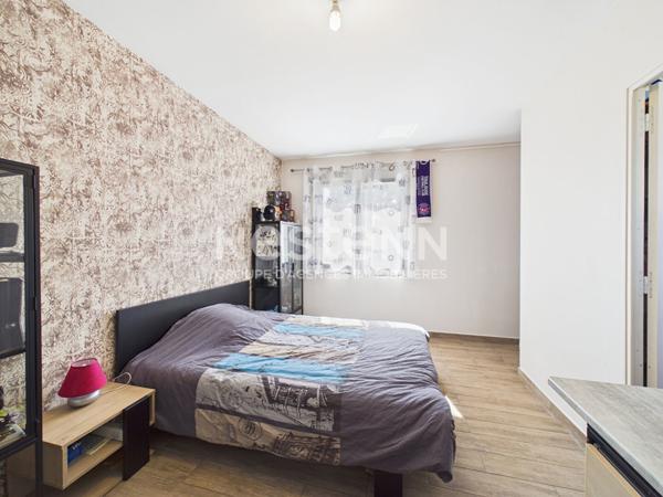 A Ayrens, 25 min d'Aurillac, à vendre Maison de plain-pied de type 5, avec garage, sur terrain de 6500m².