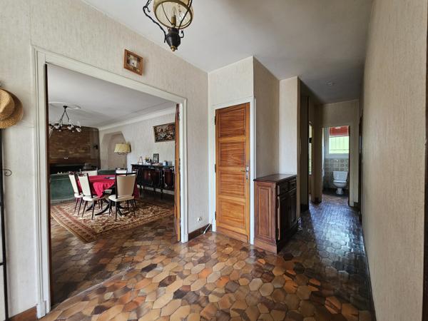 Maison sur sous sol, 3 chambres, jardin .