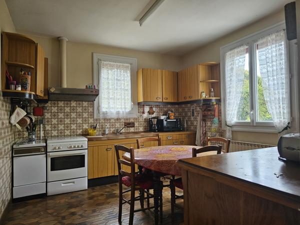 Maison sur sous sol, 3 chambres, jardin .