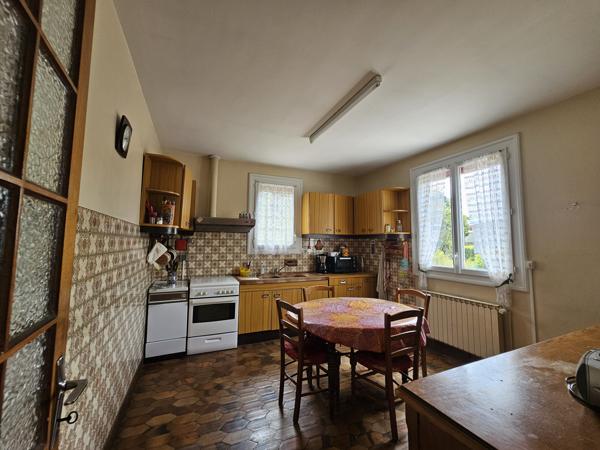 Maison sur sous sol, 3 chambres, jardin .