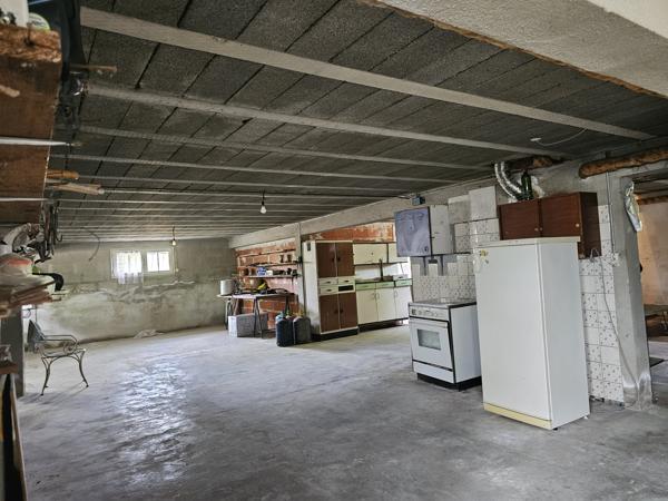 Maison sur sous sol, 3 chambres, jardin .