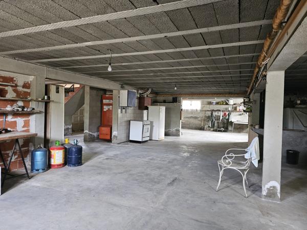 Maison sur sous sol, 3 chambres, jardin .