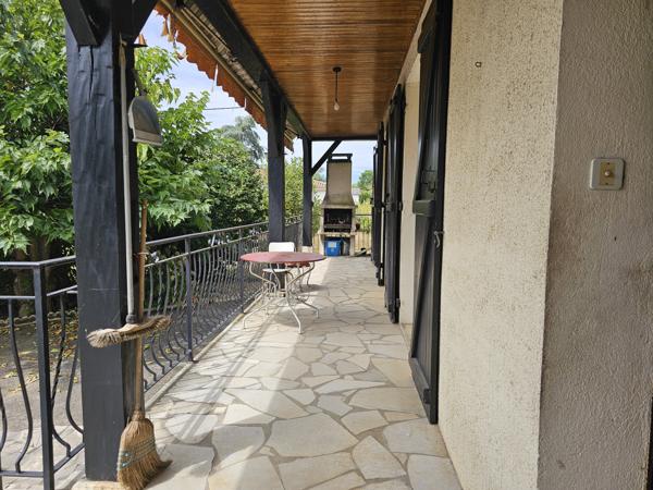 Maison sur sous sol, 3 chambres, jardin .
