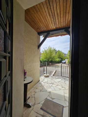 Maison sur sous sol, 3 chambres, jardin .