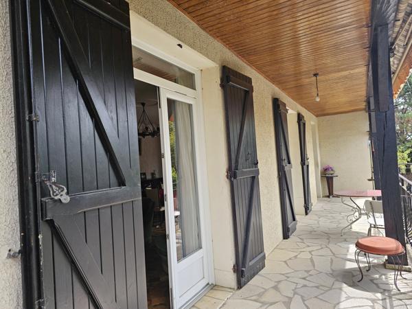 Maison sur sous sol, 3 chambres, jardin .