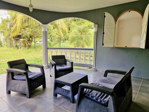 Les Abymes (97139) Bas de villa T4 meublé aux Abymes