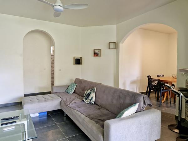 Les Abymes (97139) Bas de villa T4 meublé aux Abymes