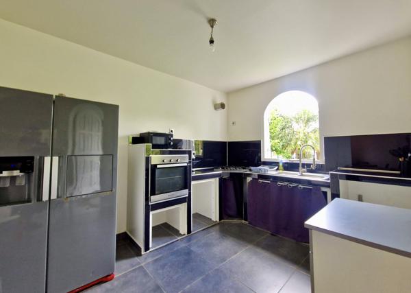 Les Abymes (97139) Bas de villa T4 meublé aux Abymes
