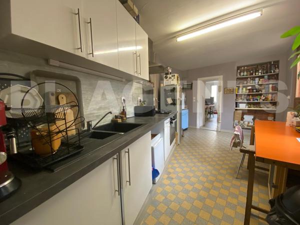 Immeuble composé de 2 logements 177m2