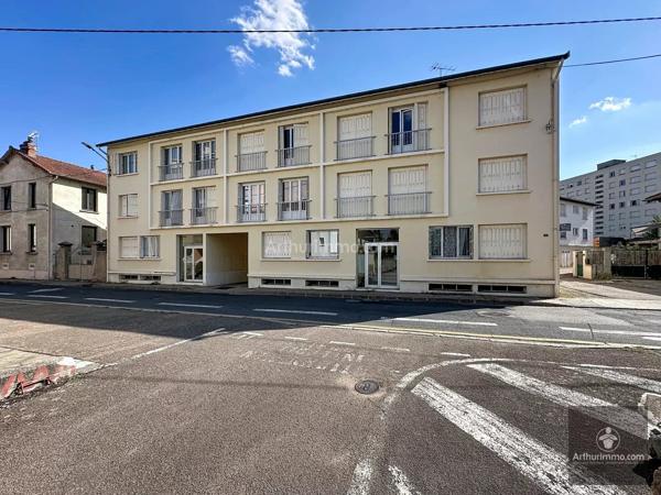 Vente                                                      Immeuble
                        
                     30 pièces                      720 m2                     à Roanne