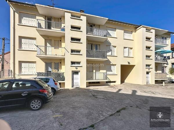 Vente                                                      Immeuble
                        
                     30 pièces                      720 m2                     à Roanne