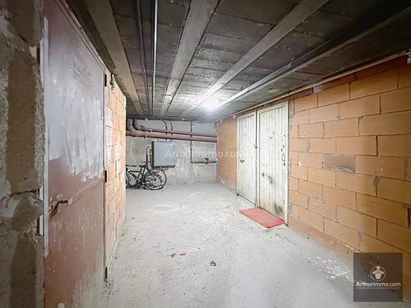 Vente                                                      Immeuble
                        
                     30 pièces                      720 m2                     à Roanne